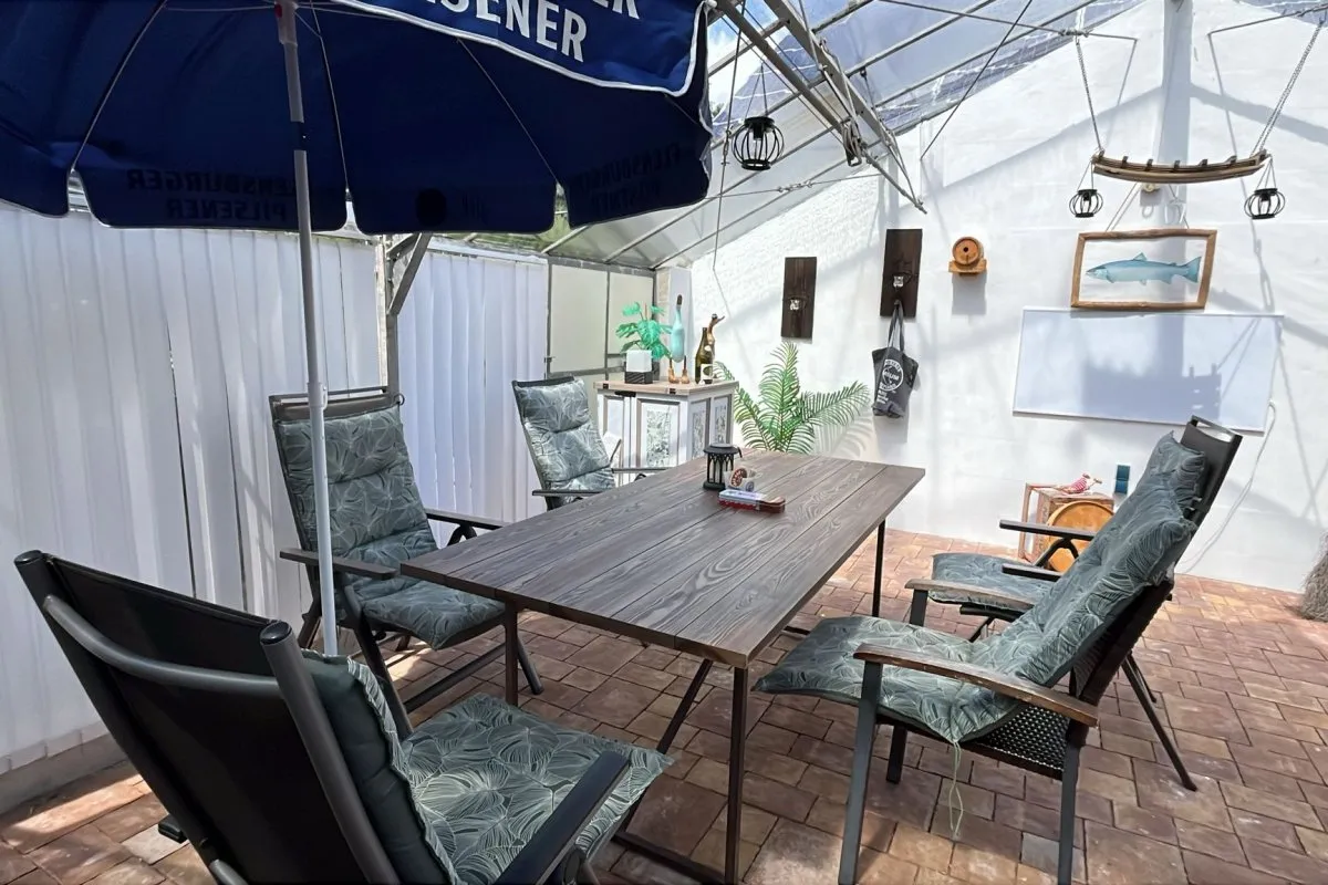Sitzmöglichkeit im Glashaus